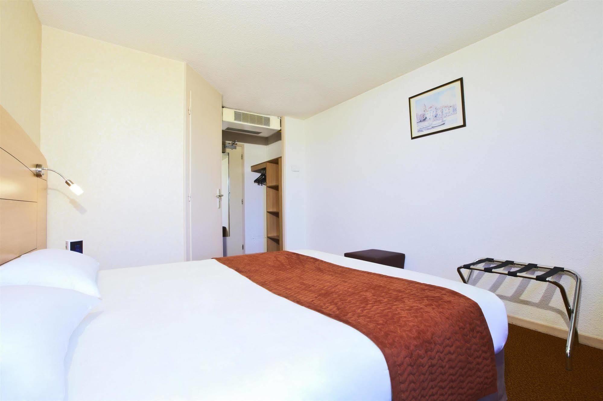 Brit Hotel Marseille Aéroport - A&S Mirabeau Esterno foto